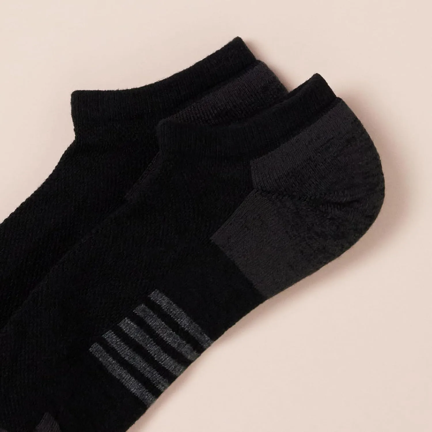 Amazon Essentials Men's Performance Comfortable Cotton Cushioned Breathable Athletic No-Show Sports Socks, 6 Pairs