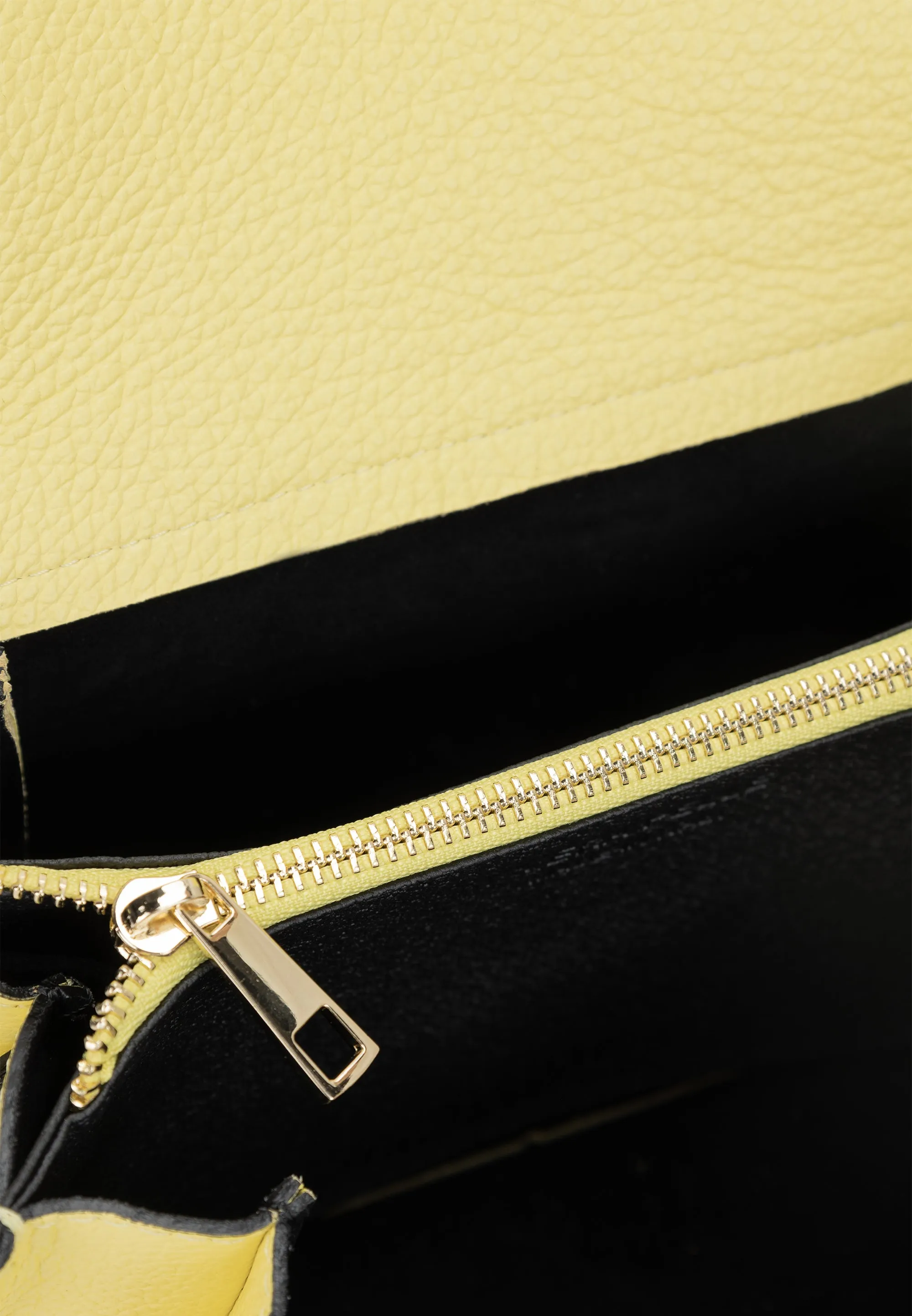FELIPA Women's Crossbody Bag Made Of Leather