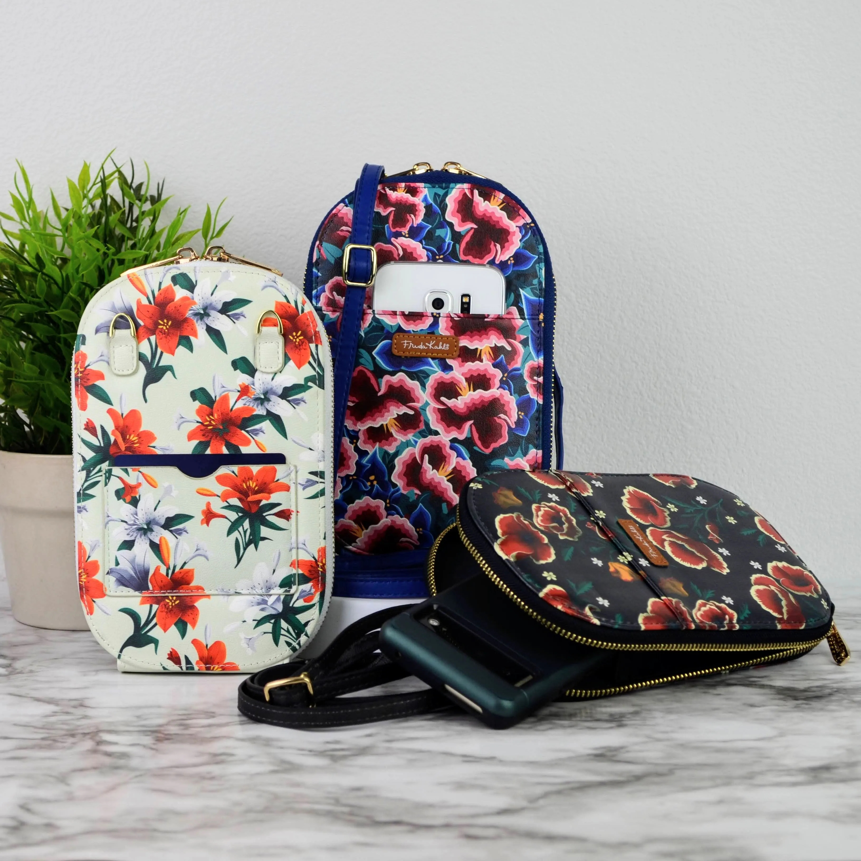 Frida Kahlo Kahlo Poppies Crossbody