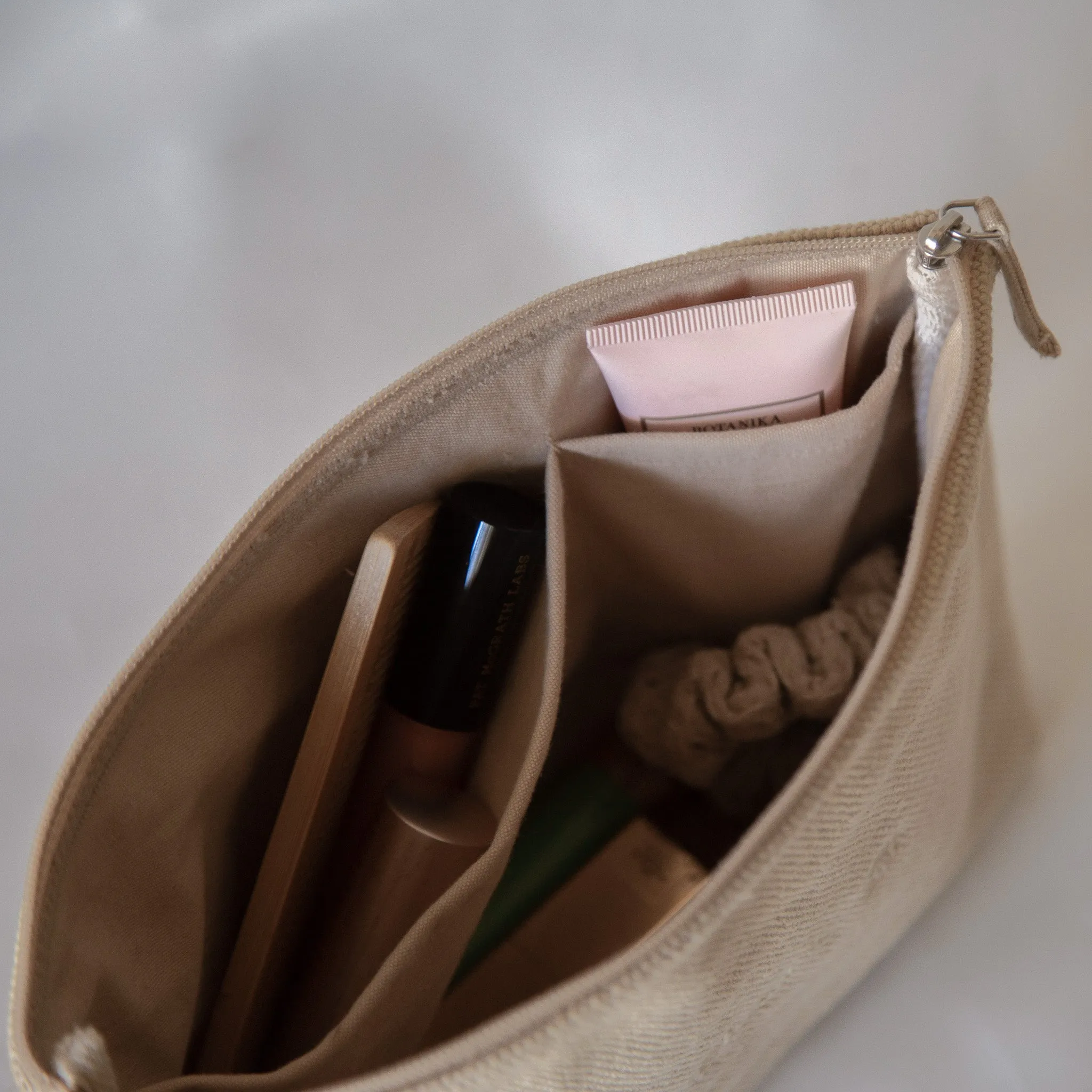 Grain Curve Pouch - Large