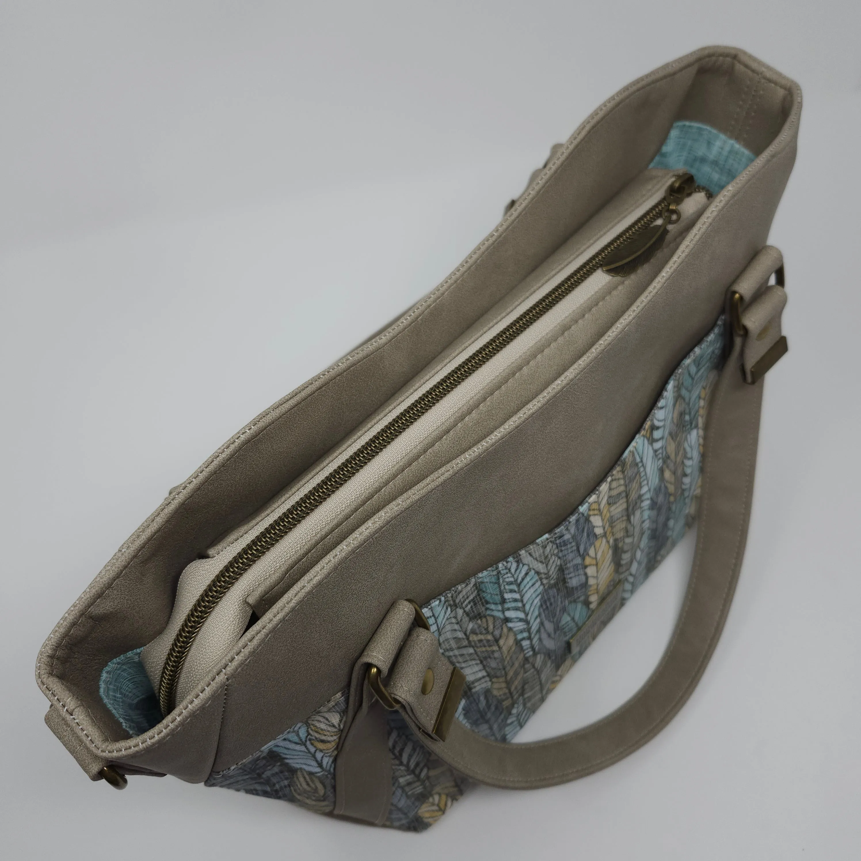 Hiraeth Handbag - Feathers (Neutral)