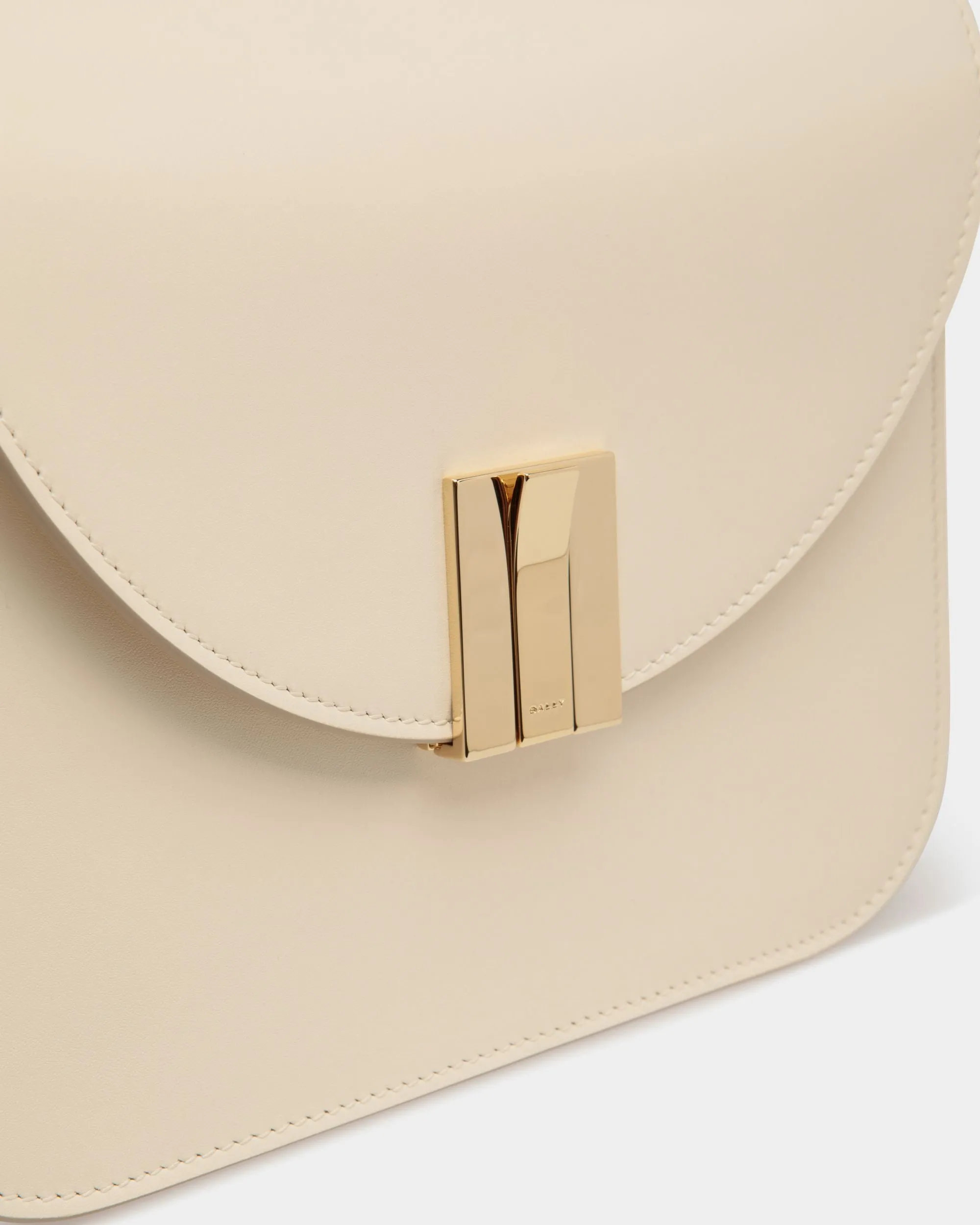 Ollam Crossbody Bag In White Leather