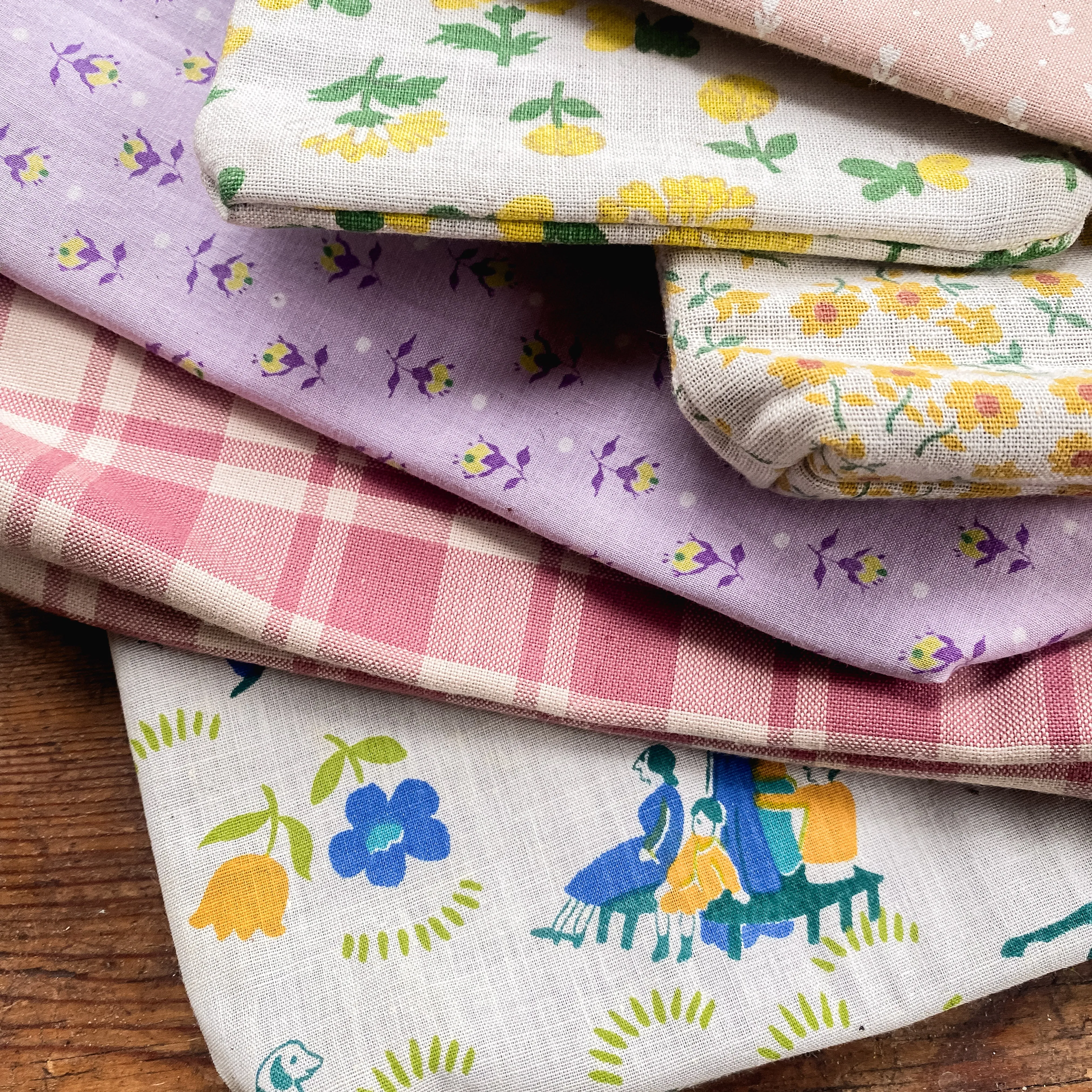 Spender Pouch with Mid-Century Cotton Print: Eddie