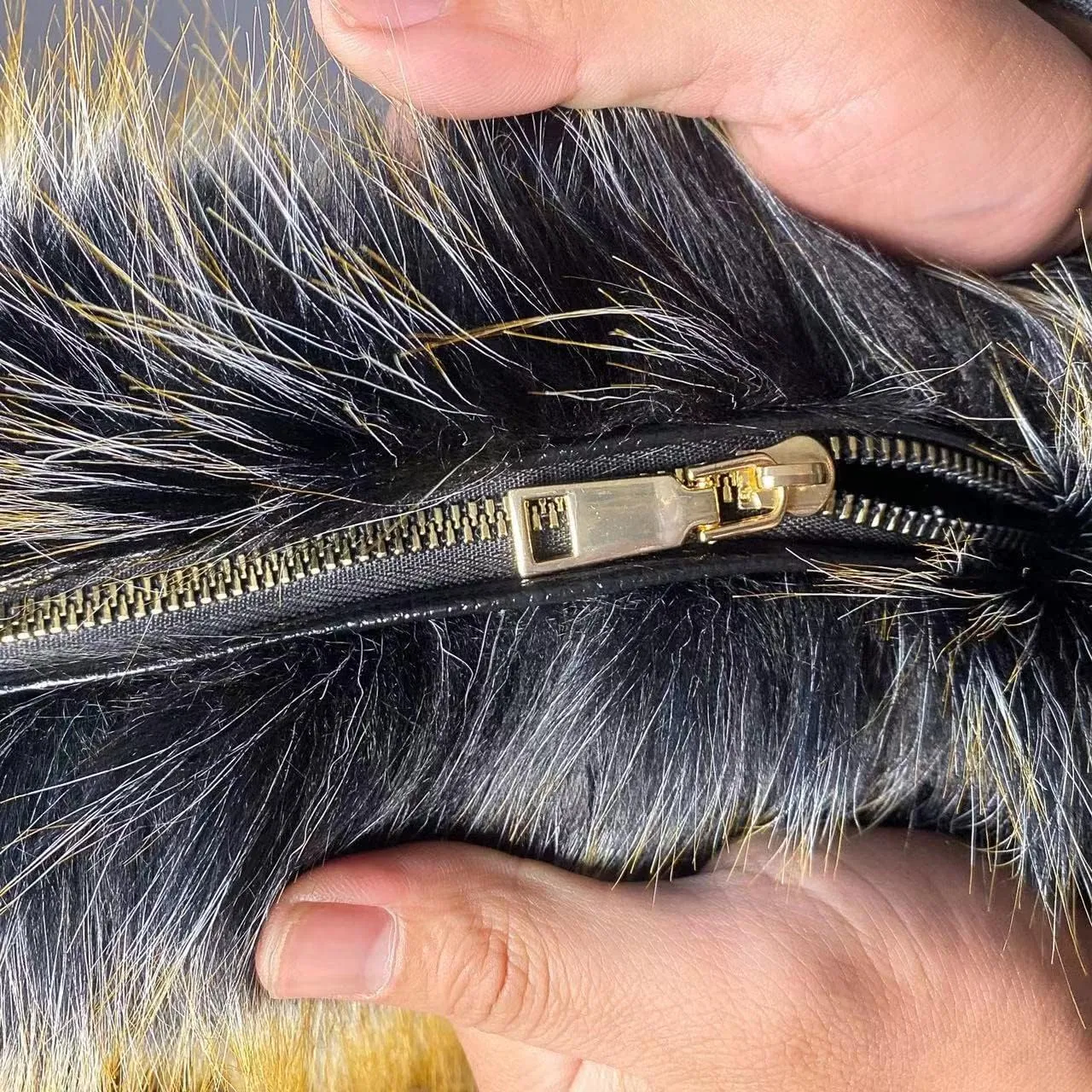 Women's Personalized Fluffy Long Strap Crossbody Bag Faux Fur Semi-Circular Large Capacity Top Handle Shoulder Bag